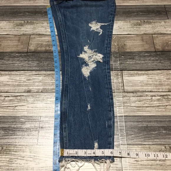 Abercrombie Fitch High Rise Mom Jeans Women’s 28/6R Blue Distressed (Inseam 26) - Picture 2 of 9